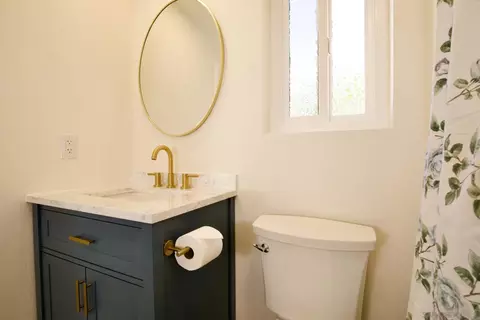 Bath - 12525 Julian Ave, Lakeside, CA 92040 photo 2 of 3