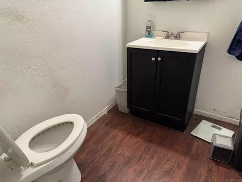 Bath - 8468 Golden Ridge Rd, Lakeside, CA 92040 photo 2 of 3