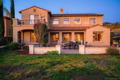 2521 Honeybell Ln, Escondido, CA 92027