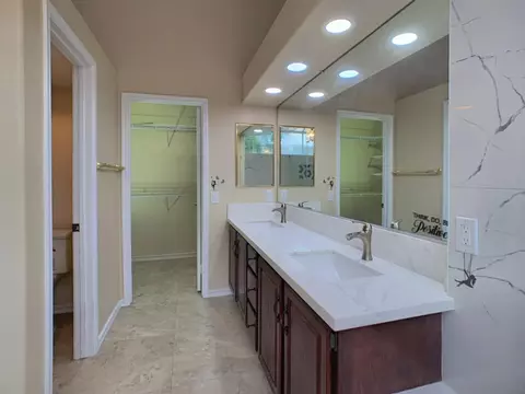 Bath - 31352 Via Eduardo, Temecula, CA 92592 photo 5 of 9