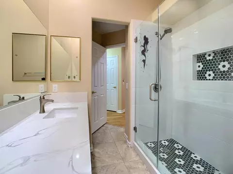 Bath - 31352 Via Eduardo, Temecula, CA 92592 photo 2 of 9