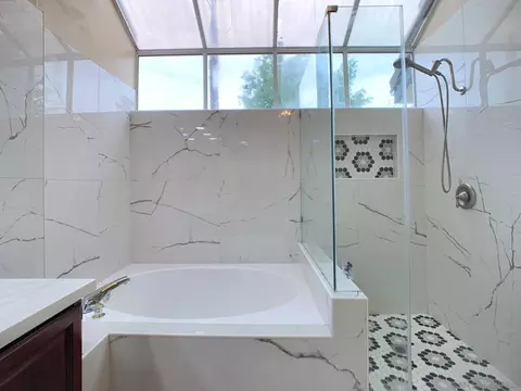 Bath - 31352 Via Eduardo, Temecula, CA 92592 photo 4 of 9