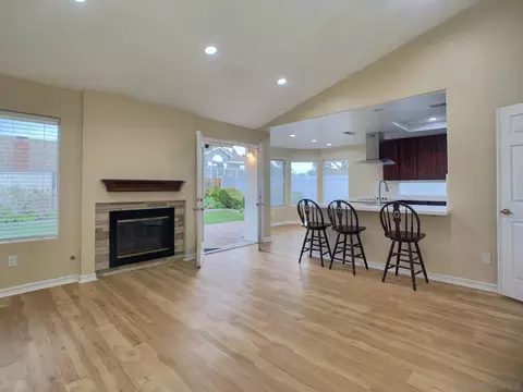 Living - 31352 Via Eduardo, Temecula, CA 92592 photo 2 of 7