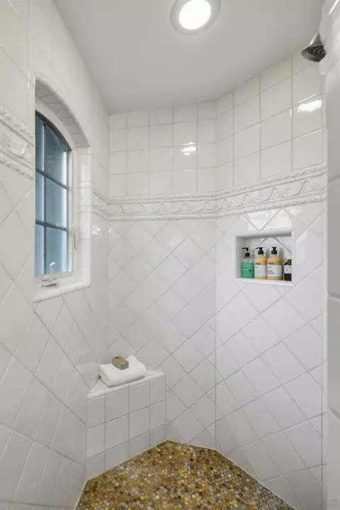 Bath - 861 B Ave, Coronado, CA 92118 photo 4 of 4
