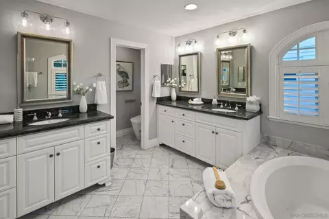 Bath - 861 B Ave, Coronado, CA 92118 photo 2 of 4