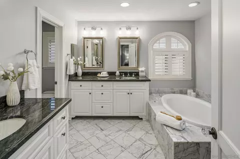 Bath - 861 B Ave, Coronado, CA 92118 photo 3 of 4
