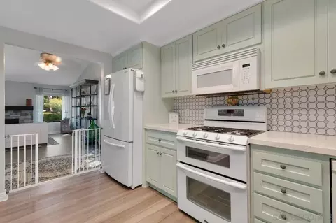 Kitchen - 25657 Bellemore Dr, Ramona, CA 92065 photo 4 of 4