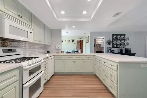 Kitchen - 25657 Bellemore Dr, Ramona, CA 92065 photo 2 of 4
