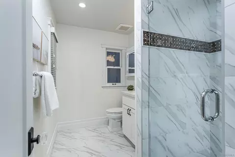 Bath - 1004 10th St, Coronado, CA 92118 photo 4 of 6