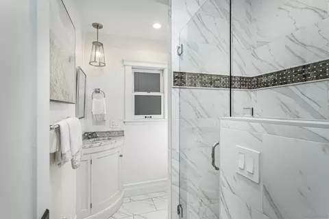 Bath - 1004 10th St, Coronado, CA 92118 photo 5 of 6