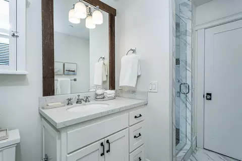 Bath - 1004 10th St, Coronado, CA 92118 photo 3 of 6