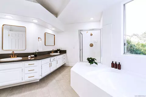 Bath - 4943 Marin Dr, Oceanside, CA 92056 photo 2 of 8