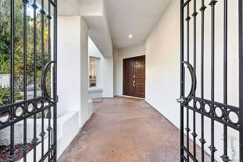 Entry Way - 4943 Marin Dr, Oceanside, CA 92056 photo 1 of 9