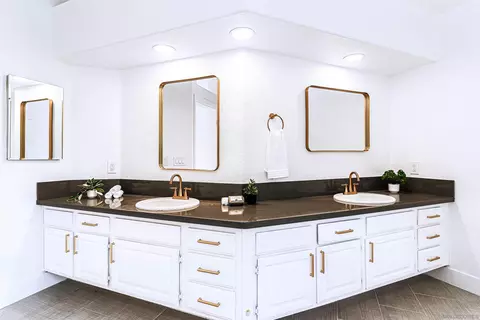 Bath - 4943 Marin Dr, Oceanside, CA 92056 photo 4 of 8