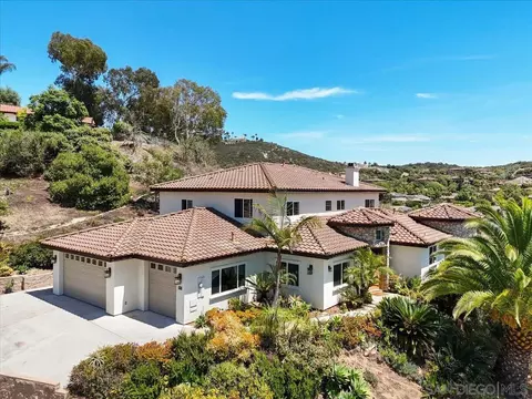 2342 Carioca Pl, Vista, CA 92084