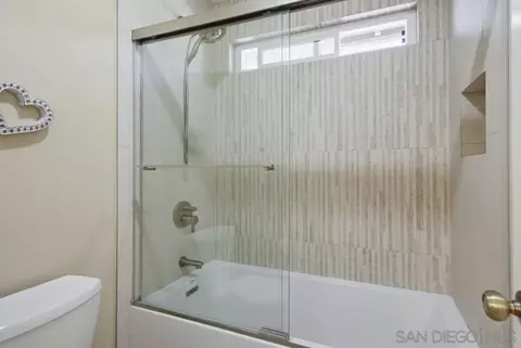 Bath - 1818 Avenida Sevilla, Oceanside, CA 92056 photo 6 of 7