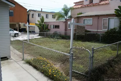 821 Portsmouth Ct #E, San Diego, CA 92109