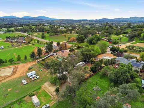 View/Area - 1305 Ash St, Ramona, CA 92065 photo 7 of 7
