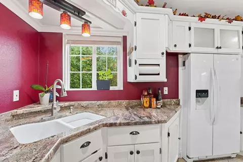 Kitchen - 1305 Ash St, Ramona, CA 92065 photo 4 of 10