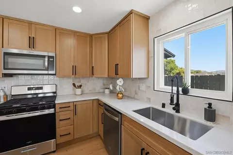 Kitchen - 9789 Lutheran Way, Santee, CA 92071 photo 7 of 9