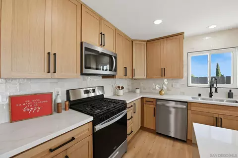 Kitchen - 9789 Lutheran Way, Santee, CA 92071 photo 4 of 9