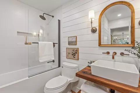 Bath - 1714 Hicks St, Oceanside, CA 92054 photo 6 of 6
