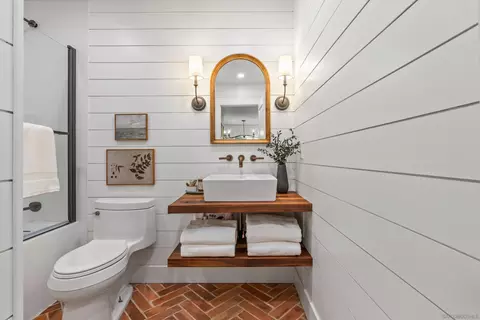 Bath - 1714 Hicks St, Oceanside, CA 92054 photo 4 of 6