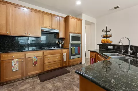 Kitchen - 1391 Ranch St, Perris, CA 92571 photo 5 of 5