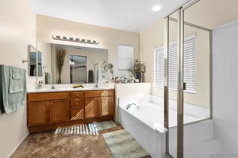 Bath - 1391 Ranch St, Perris, CA 92571 photo 1 of 3