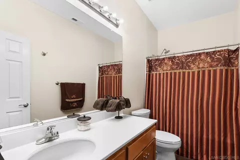 Bath - 1391 Ranch St, Perris, CA 92571 photo 3 of 3