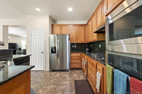 Kitchen - 1391 Ranch St, Perris, CA 92571 photo 3 of 5