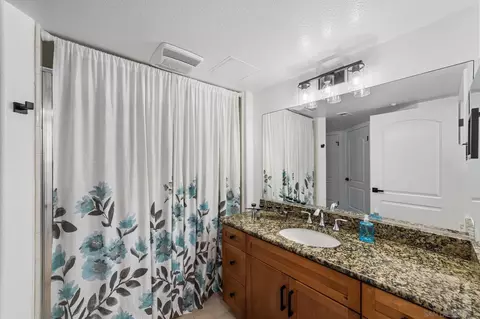 Bath - 1019 Costa Pacifica Way #1111, Oceanside, CA 92054 photo 6 of 9