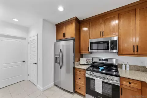 Kitchen - 1019 Costa Pacifica Way #1111, Oceanside, CA 92054 photo 5 of 5