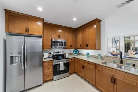 Kitchen - 1019 Costa Pacifica Way #1111, Oceanside, CA 92054 photo 4 of 5