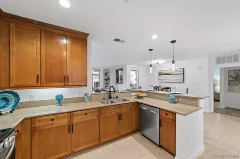 Kitchen - 1019 Costa Pacifica Way #1111, Oceanside, CA 92054 photo 3 of 5