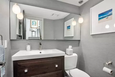Bath - 960 Intrepid Ct, Del Mar, CA 92014 photo 2 of 4