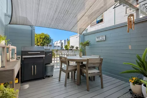 Exterior - 960 Intrepid Ct, Del Mar, CA 92014 photo 3 of 10