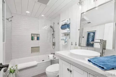 Bath - 960 Intrepid Ct, Del Mar, CA 92014 photo 4 of 4