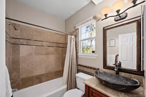 Bath - 1180 Academy Ln, Vista, CA 92081 photo 3 of 6
