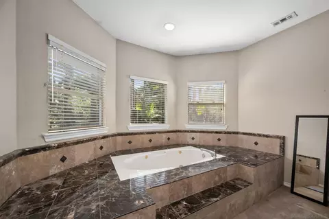Bath - 1180 Academy Ln, Vista, CA 92081 photo 4 of 6