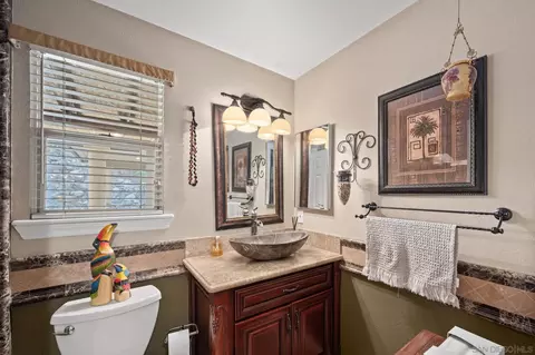 Bath - 1180 Academy Ln, Vista, CA 92081 photo 2 of 6