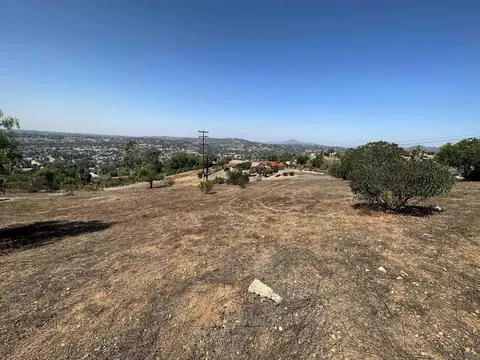 000 Ivy Ln #N/A, Spring Valley, CA 91977 photo 2