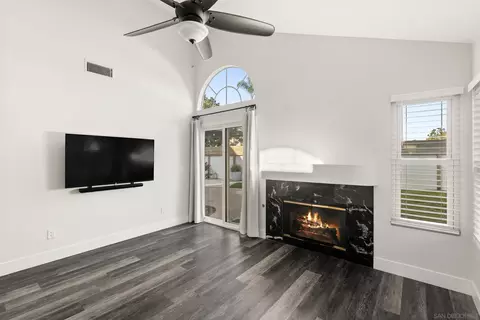 Living - 1733 Avenida Segovia, Oceanside, CA 92056 photo 3 of 4