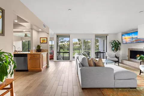 2556 Navarra Dr #A, Carlsbad, CA 92009