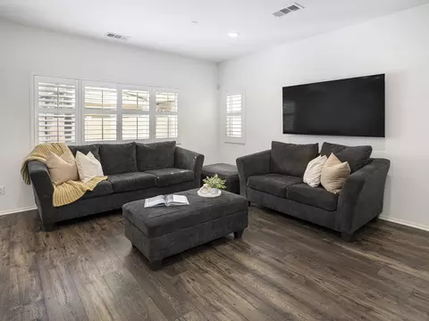Living - 35406 Brown Galloway Ln, Fallbrook, CA 92028 photo 2 of 2