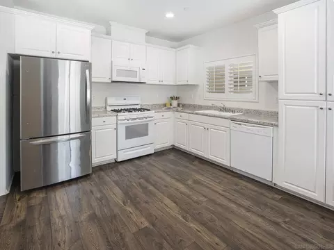 Kitchen - 35406 Brown Galloway Ln, Fallbrook, CA 92028 photo 2 of 2