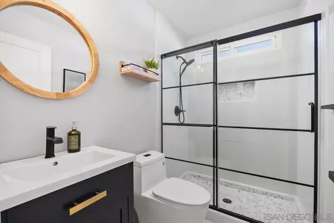 Bath - 2216 Recodo Ct, Carlsbad, CA 92009 photo 1 of 3