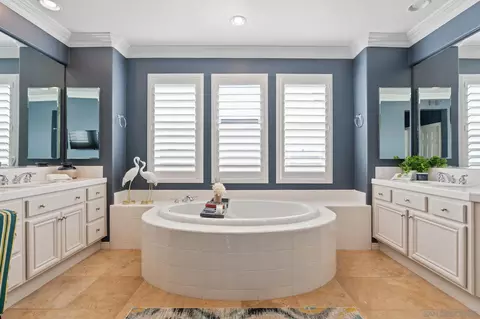 Bath - 2887 Corte Morera, Carlsbad, CA 92009 photo 4 of 10