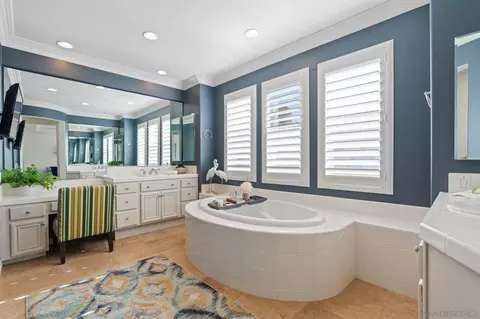 Bath - 2887 Corte Morera, Carlsbad, CA 92009 photo 5 of 10