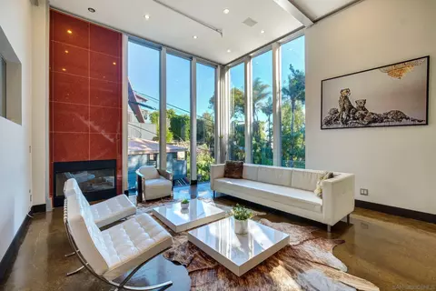 6920 Treasure Trl, Los Angeles, CA 90068